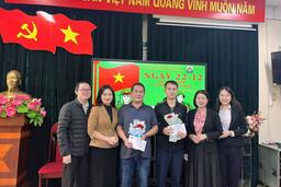 TRƯỜNG THCS DỊCH VỌNG HẬU GẶP MẶT, CHÚC MỪNG CÁC ĐỒNG CHÍ CỰU QUÂN NHÂN NHÂN DỊP KỈ NIỆM NGÀY THÀNH LẬP QUÂN ĐỘI NHÂN DÂN VIỆT NAM 22/12