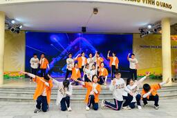 TRƯỜNG THCS DỊCH VỌNG HẬU TỔ CHỨC THÀNH CÔNG CHUYÊN ĐỀ SINH HOẠT DƯỚI CỜ “NÉT ĐẸP VĂN HÓA CHÀO HỎI TRONG HỌC SINH”