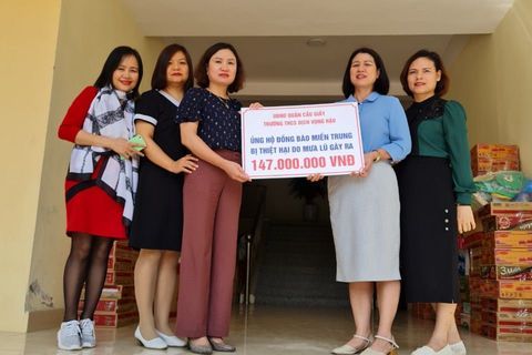 TRƯỜNG THCS DỊCH VỌNG HẬU CHUNG TAY ỦNG HỘ   ĐỒNG BÀO MIỀN TRUNG