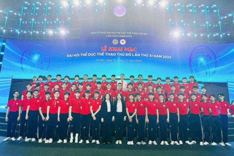 THẦY VÀ TRÒ TRƯỜNG THCS DỊCH VỌNG HẬU VINH DỰ THAM GIA DIỄU HÀNH TẠI ĐẠI HỘI THỂ DỤC THỂ THAO THỦ ĐÔ LẦN THỨ XI